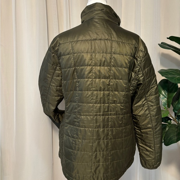 L.L. Bean Lightweight Permaloft Packaway Puffer Jacket in Olive & Teal XL Petite - Picture 3 of 6